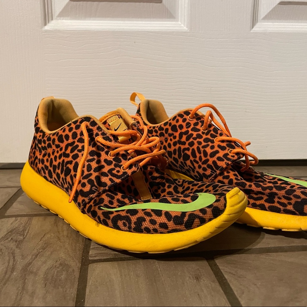 Nike Roshe Run Leopard Print Running Shoes 9.5